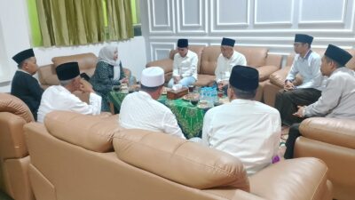 Silaturahim PKB Kabupaten Mojokerto dengan Kiai Asep Saifuddin Chalim dan Gus Barra, Senin (8/4/2024) malam. (Alief Wahdana/kabarterdepan.com)