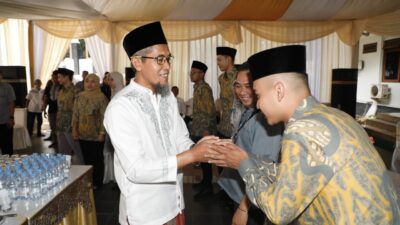 Sumarno, Sekdaprov Jateng saat menyambut para tamu dalam Open House, Kamis (11/4/2024). (Ahmad/kabarterdepan.com)