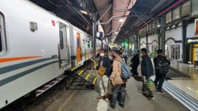 Situasi terbaru aris balik lebaran di Stasiun Tawang Semarang, Jumat (12/4/2024). (Ahmad/kabarterdepan.com)