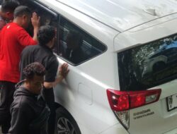 Evakuasi Dramatis Bocah 7 Tahun Terkunci di Dalam Mobil