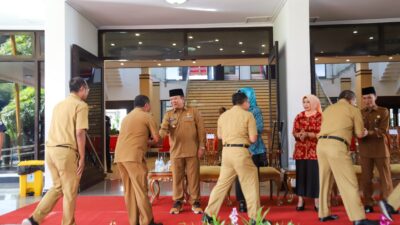 Bupati Jember saat Halal Bihalal usai pelaksanaan apel pagi, Selasa (16/4/2024). (Lana/kabarteedepan.com) 