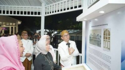 Anggota Dewan BI, Aida S Budiman (baju hitam) didampingi Wali Kota Semarang, Hevearita Gunaryanti Rahayu (kerudung pink). (Ahmad/kabarterdepan.com) 