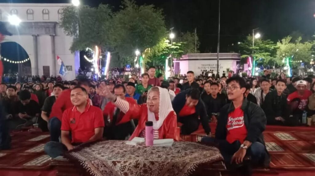 IMG 20240429 WA0063 2 Wali kota Semarang saat nobar laga timnas Indonesia U-23 melawan Korea Selatan, Jumat (26/4/2024). (Humas Pemkot Semarang for kabarterdepan.com)
