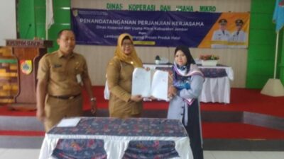 Penandatangan Kerjasama Diskopum Kabupaten Jember dan LP3H, Senin (1/4/2024). (Lana/kabarterdepan.com)