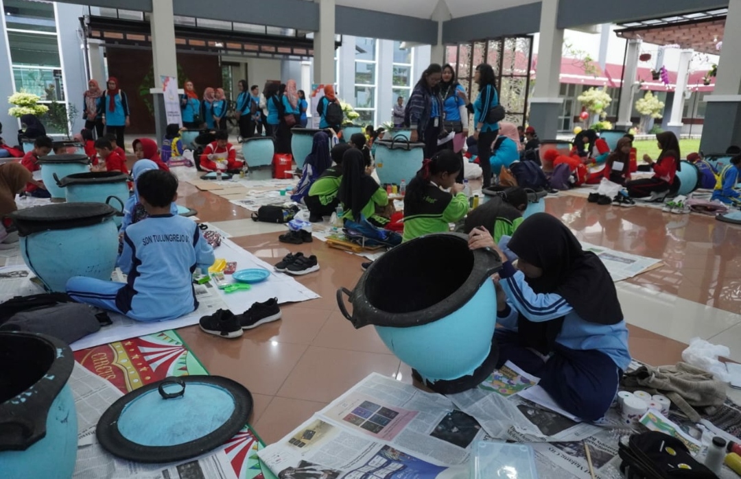 Lomba melukis tong sampah yang digelar TP PKK Kota Batu, Selasa (2/4/2024). (Yan/kabarterdepan.com) 