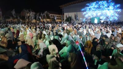 Ribuan jemaah mengikuti peringatan Nuzulul Quran Pemkot Mojokerto, Rabu (3/4/2024). (Erix/kabarterdepan.com)