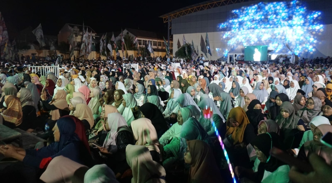 Ribuan jemaah mengikuti peringatan Nuzulul Quran Pemkot Mojokerto, Rabu (3/4/2024). (Erix/kabarterdepan.com) 