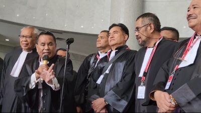 Tim kuasa hukum 02 memberikan keterangan pers seusai sidang sengketa pemilu di Mahkamah Konstitusi, Rabu (3/4/2024). (Fajri/kabarterdepan.com)