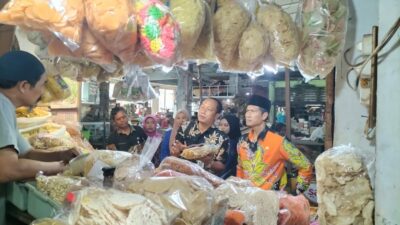 Sosialisasi sertifikat halal di Pasar Tanjung, Jember, Kamis (4/4/2024). (Lana/kabarterdepan.com)