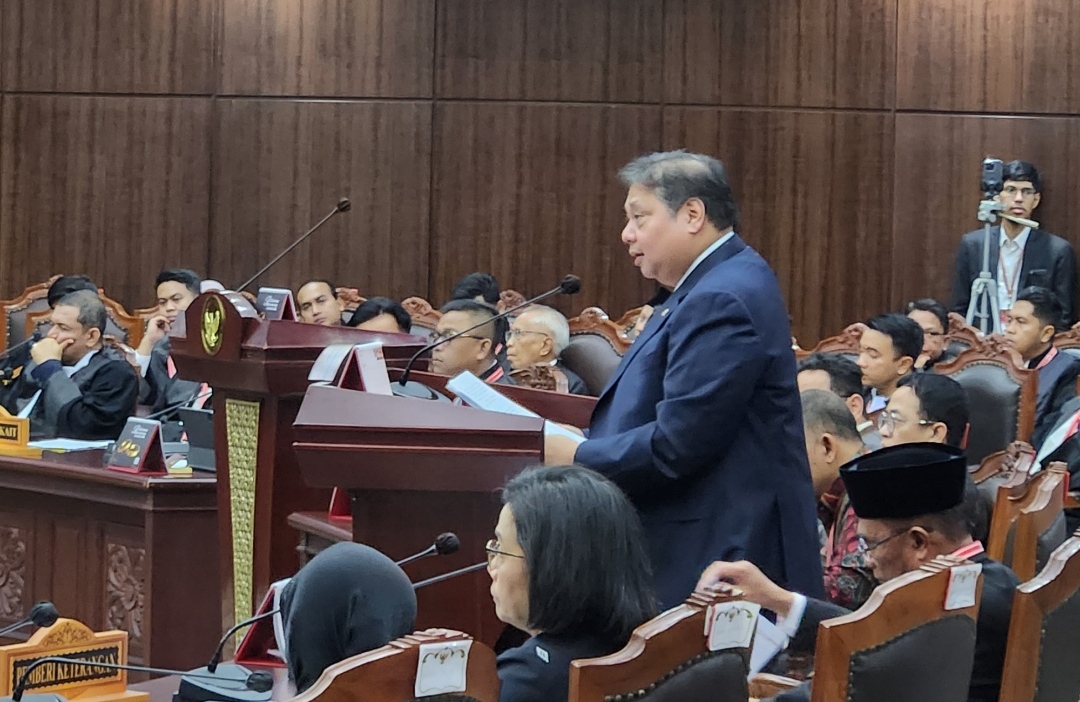 IMG 20240405 230637 1 Airlangga Hartarto menjelaskan bansos El Nino yang menjadi perdebatan di Mahkamah Konstitusi, Jumat (5/4/2024). (Fajri/kabarterdepan.com)