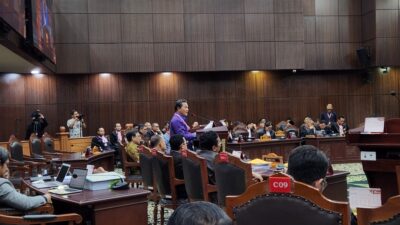 Heddy Lugito, Ketua DKPP di dalam sidang sengketa Pemilu di Mahkamah Konstitusi, Jumat (5/4/2024). (Fajri/kabarterdepan.com)