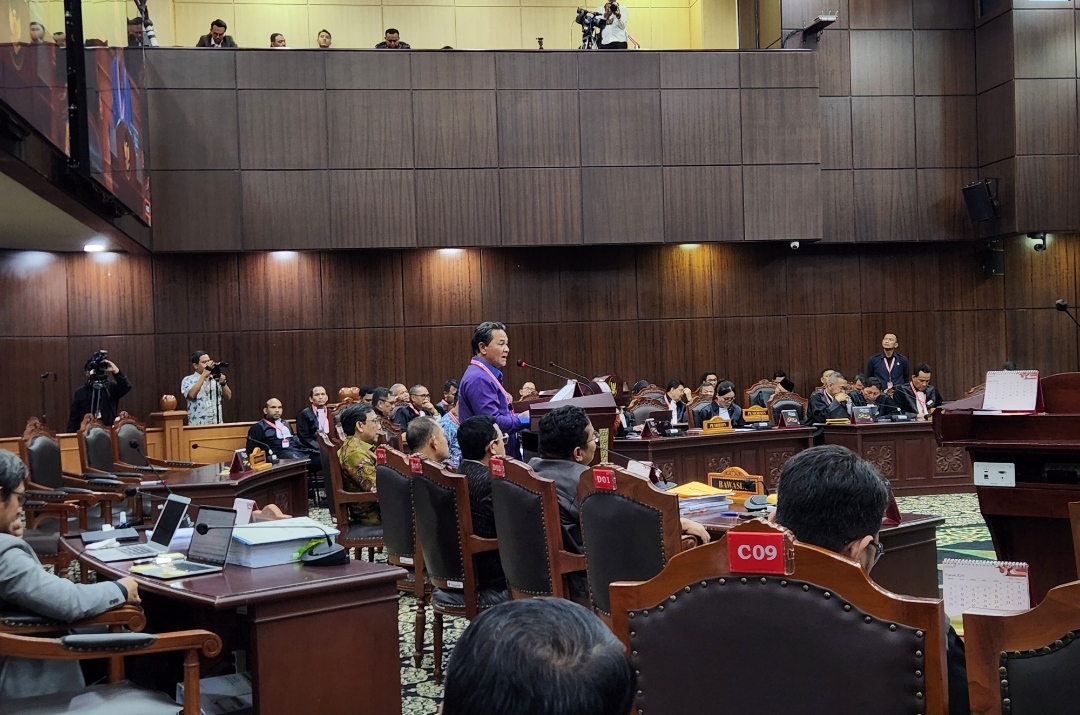 Heddy Lugito, Ketua DKPP di dalam sidang sengketa Pemilu di Mahkamah Konstitusi, Jumat (5/4/2024). (Fajri/kabarterdepan.com) 