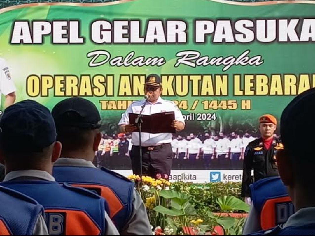 Daniel Johanes Hutabarat saat memimpin Apel gelar pasukan angkutan lebaran, Jumat (5/4/2024). (Ahmad/kabarterdepan.com) 