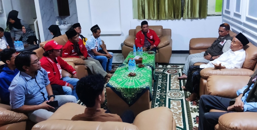 Pengurus PSI bulat mendukung Gus Barra maju sebagai calon Bupati Mojokerto, Sabtu (6/4/2024). (Alief Wahdana/Kabarterdepan.com) 