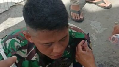 Salah seorang oknum TNI AL yang terluka dalam insiden baku hantam di Sorong, Minggu (14/4/2024). (Tangkapan layar video amatir)