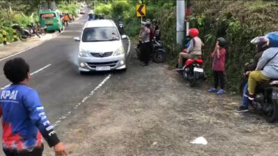Cerita Pengemudi Mobil Disetop Relawan karena Rem Berasap di Pacet Mojokerto