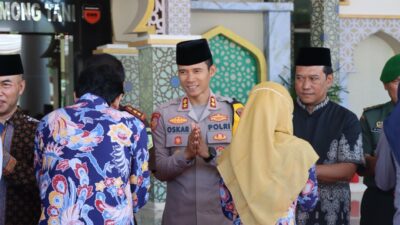 Kapolres Batu AKBP Oskar Syamsuddin, saat halal bihalal di lobby Balaikota Among Tani, Pemkot Batu. (Yan/kabarterdepan.com)