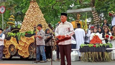 Kadisparta Kota Batu, Arief As Siddiq saat memberikan sambutan Greget Kupat Tumpeng Syawalan, Rabu (17/4/2024). (Yan/kabarterdepan.com)