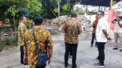 Aksi Pj Wali Kota Mojokerto Sikat Habis Tumpukan Sampah Pasca Libur Lebaran