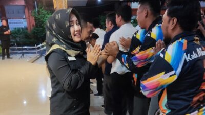 Bupati Mojokerto, Ikfina Fahmawati saat menghadiri Halal Bihalal KONI Kabupaten Mojokerto, Jumat (19/4/2024). (Alief Wahdana/kabarterdepan.com) 