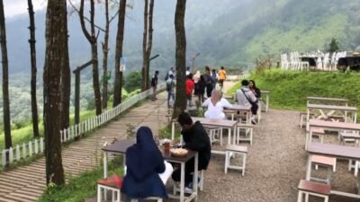 Eksotisme keindahan alam di cafe Aone Trawas, Sabtu (20/4/2024). (Redaksi/kabarterdepan.com)