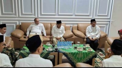 Silaturahim DPW PPP Jatim dan DPC PPP Kabupaten Mojokerto bersama Kiai Asep dan Gus Barra, Selasa (23/4/2024) malam. (Redaksi kabarterdepan.com)