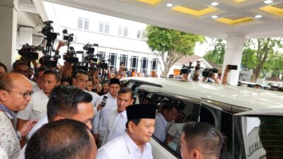 Prabowo Subianto saat hendak meninggalkan Gedung KPU RI usai ditetapkan sebagai presiden terpilih, Rabu (24/4/2024). (Fajri/kabarterdepan.com)
