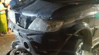 Mobil isuzu yang terlibat kecelakaan diduga mobil aset Pemkab Grobogan. (Masrikin/kabarterdepan.com)