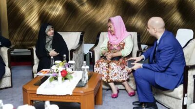 Wali Kota Semarang, Hevearita Gunaryanti Rahayu (tengah) berdialog dengan Ensieh Khazali. (Ahmad/kabarterdepan.com)