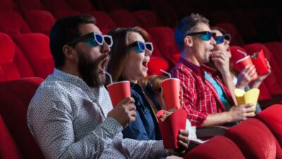 Ilustrasi menonton film bioskop (Freepik)