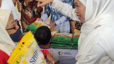 Sediakan Bahan Pangan Berkualitas dan Terjangkau, Khofifah Buka Pasar Murah di Mojokerto