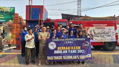 Sahabat Sosial Berbagi Bagi-bagi Takjil Bersama Satpol PP dan Damkar Kota Mojokerto