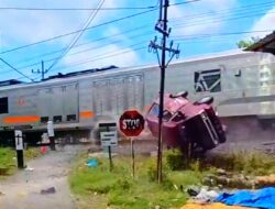 Mobil Carry Merah Tertabrak Kereta Api Argo Semeru di Madiun, Begini Kondisi Korban
