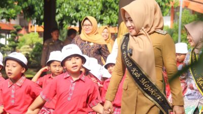 Gulir Sapa Bunda, Bupati Mojokerto Kenalkan Profesi Kepala Daerah kepada Siswa TK