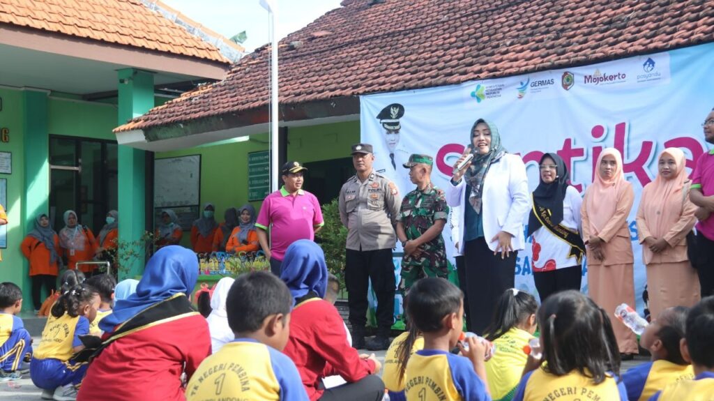 Sabtu Sehat, Bupati Mojokerto Kenalkan Profesi Tenaga Kesehatan kepada Anak Usia Dini