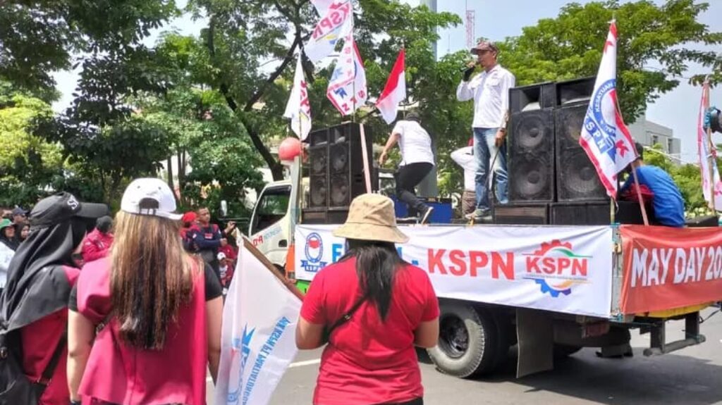 Demo buruh di jalan Pahlawan Semarang, Rabu (1/5/2024). (Ahmad/kabarterdepan.com) 