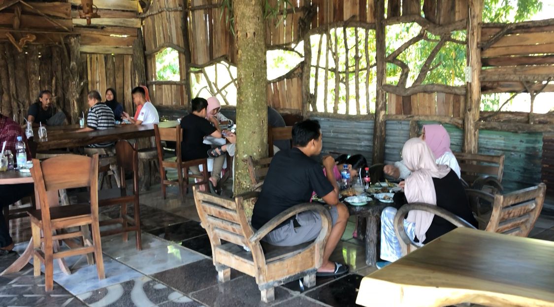 IMG 20240504 WA0016 2 Suasana nyaman di Pawon Sego Lego Trawas. (Redaksi/kabarterdepan.com)