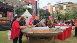 Judul: Nasi Goreng ‘Porsi Raksasa’ Sajian Spektakuler di HUT ke 477 Kota Semarang