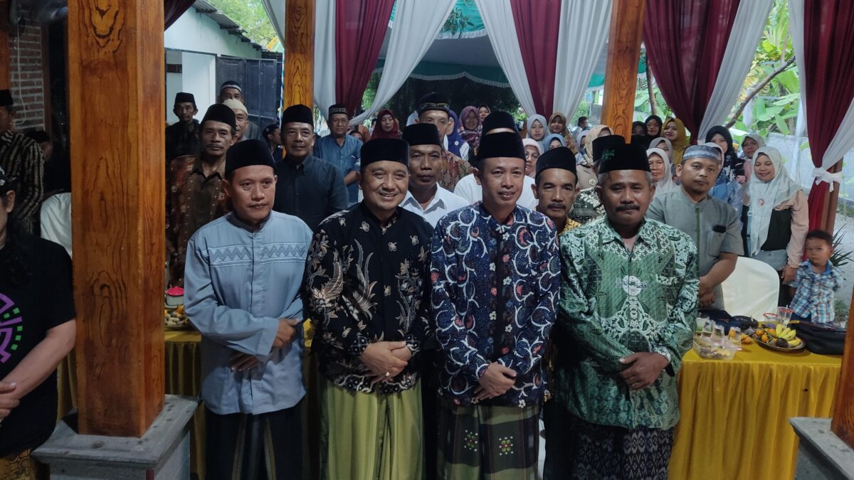Anggota DPRD Jawa Timur F-PKB Masduqi saat melakukan sosialisasi di Kecamatan Mojoanyar, Mojokerto, minggu (5/5/2024). (Alief Wahdana/kabarterdepan.com) 