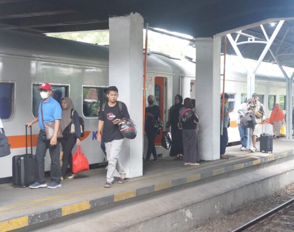 Jelang Libur Panjang, Jadwal Keberangkatan KA di Stasiun Pasarturi Meningkat