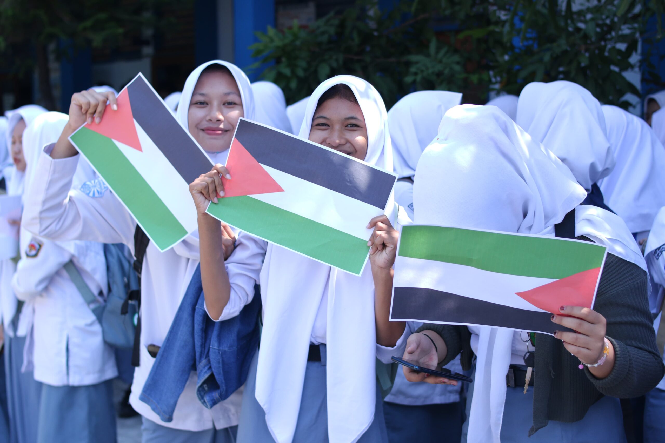 Aksi siswa SMA Muhammadiyah di Grobogan mendukung kemerdekaan Palestina, Selasa (7/5/2024). (Masrikin/kabarterdepan.com)