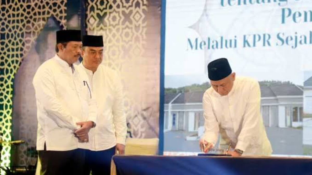 Nana Sudjana ketika menyaksikan penandatanganan kerjasama antara Bank Jateng dengan BP Tapera di Semarang, Rabu (8/5/2024). (Ahmad/kabarterdepan.com) 