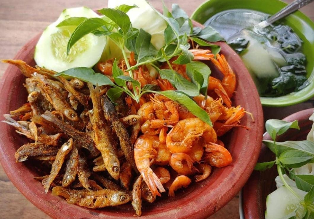 Sambelan wader khas Mojokerto. (Alief Wahdana/kabarterdepan.com)