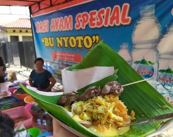 Nasi Ayam Bu Nyoto, Sarapan Legendaris di Semarang
