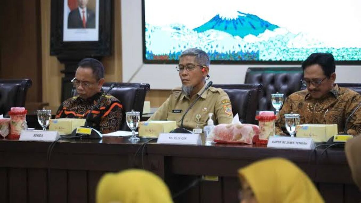 Rapat koordinasi TPAKD Jawa Tengah membahas akses keuangan untuk masyarakat agar tidak terjerat pinjol, Selasa (14/5/2024). (Ahmad/kabarterdepan.com) 