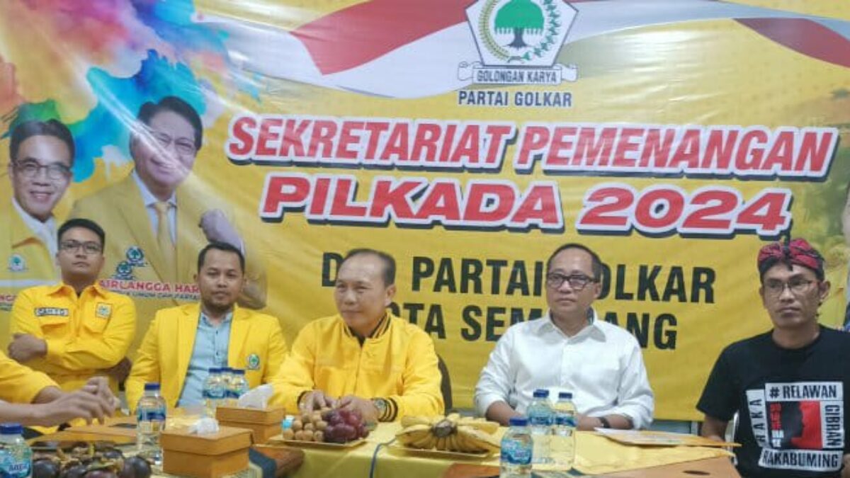 Iswar Aminuddin saat menyerahkan formulir pendaftaran bakal Wali Kota Semarang ke Partai Golkar, Selasa (14/5/2024). (Ahmad/kabarterdepan.com)