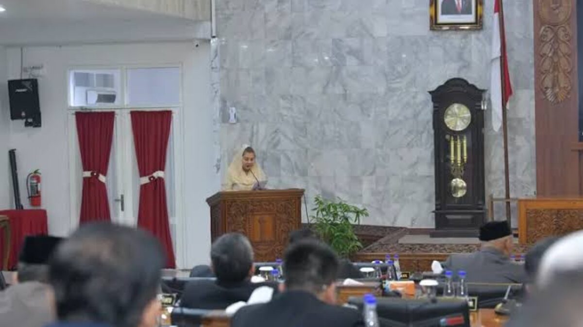 Wali Kota Semarang Tengah menyampaikan usulan di rapat paripurna DPRD Kota Semarang. (Ahmad/kabarterdepan.com)