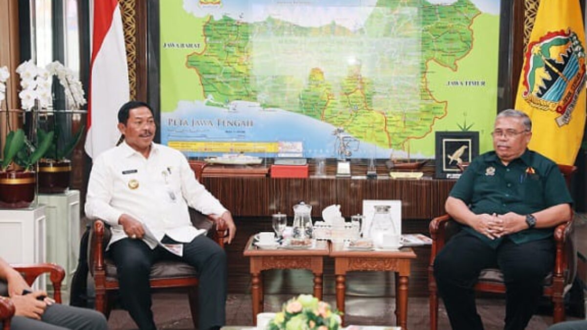 Nana Sudjana, Pj Gubernur Jawa Tengah menerima kedatangan Bona Ventura Sulistiana di Kantor Gubernur Jateng, Rabu (15/5/2024). (Sekdaprov Jateng for Kabarterdepan.com)