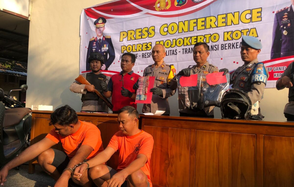 Konferensi pers ungkap pencurian motor di Mojokerto, Kamis (16/5/2024). (Redaksi/kabarterdepan.com) 