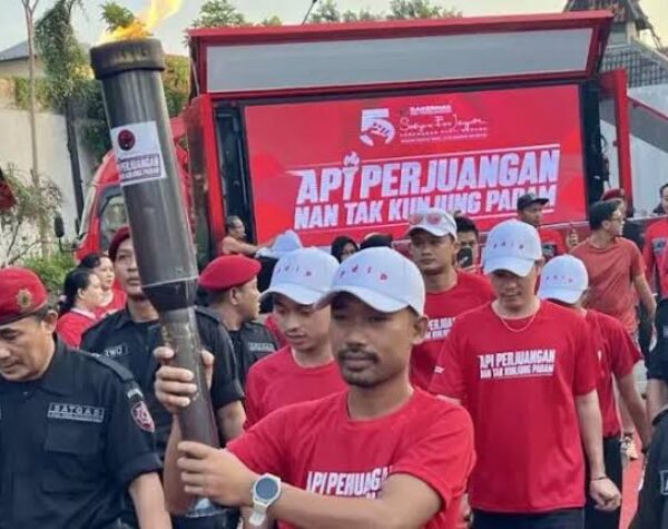 Api Abadi Diberangkatkan dari Semarang Menuju Rakernas V PDIP di Jakarta